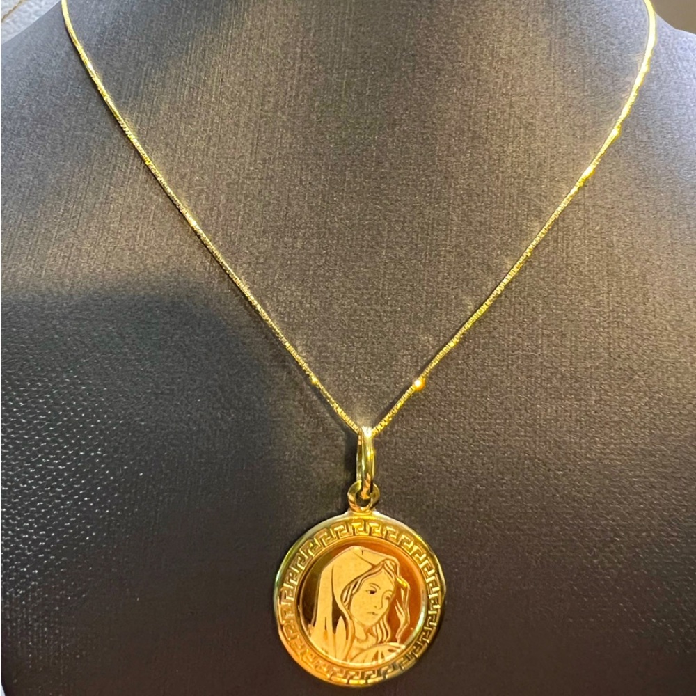 Real 18K Mama Mary Round Pendant Necklace 18” 20mm